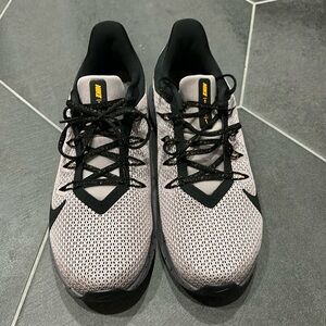 Nike women question 2se size 8.5